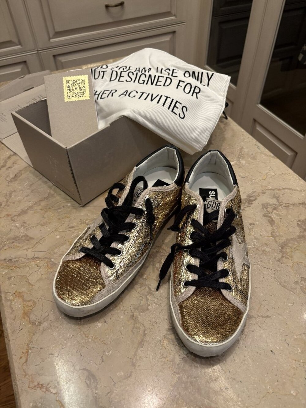 GOLDEN GOOSE SUPERSTAR METALLIC SEQUIN SNEAKERS - Size 9B/39EU-Gold/Black/Beige